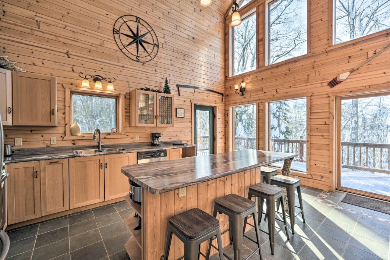 Scenic Hayward Lake View Retreat With Fire Pit المظهر الخارجي الصورة