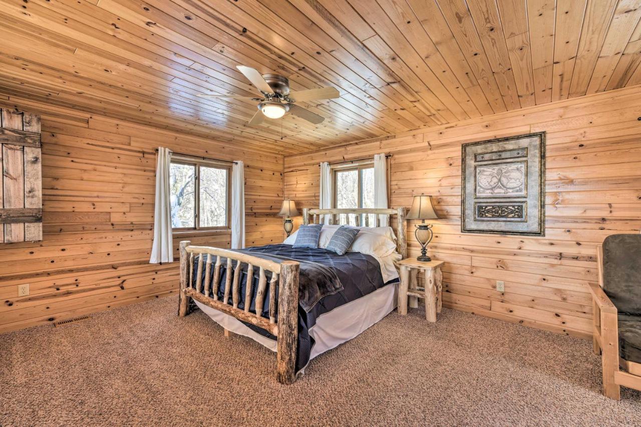 Scenic Hayward Lake View Retreat With Fire Pit المظهر الخارجي الصورة