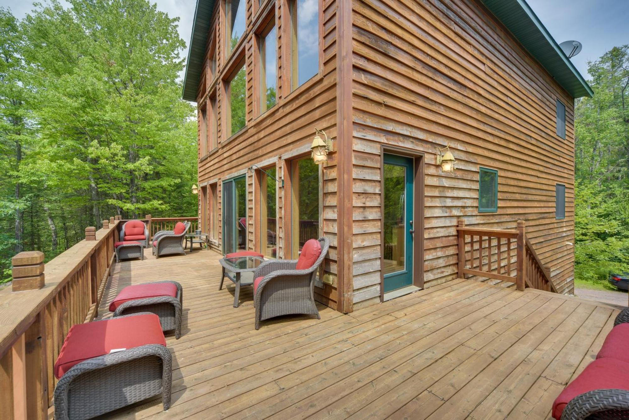Scenic Hayward Lake View Retreat With Fire Pit المظهر الخارجي الصورة
