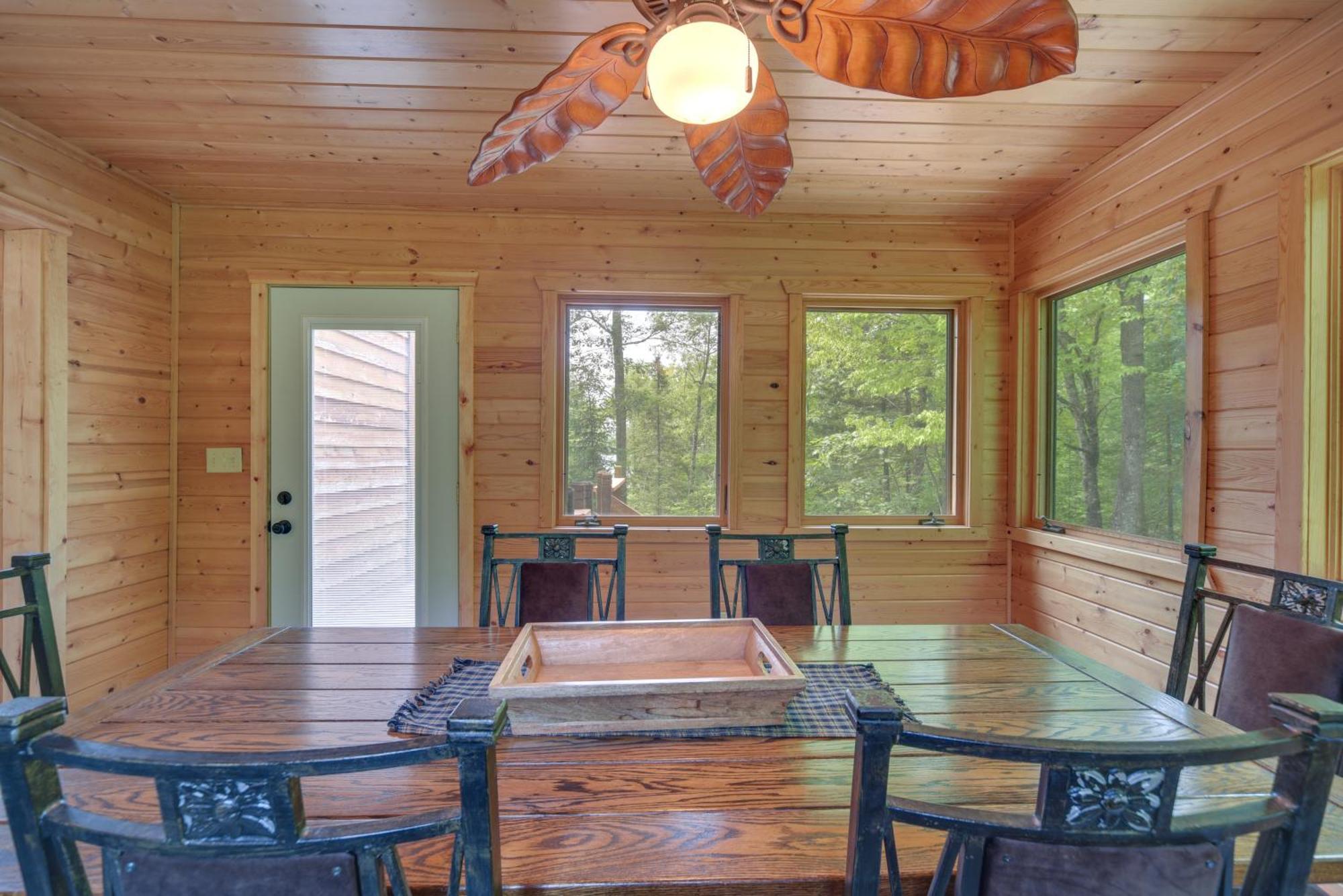 Scenic Hayward Lake View Retreat With Fire Pit المظهر الخارجي الصورة