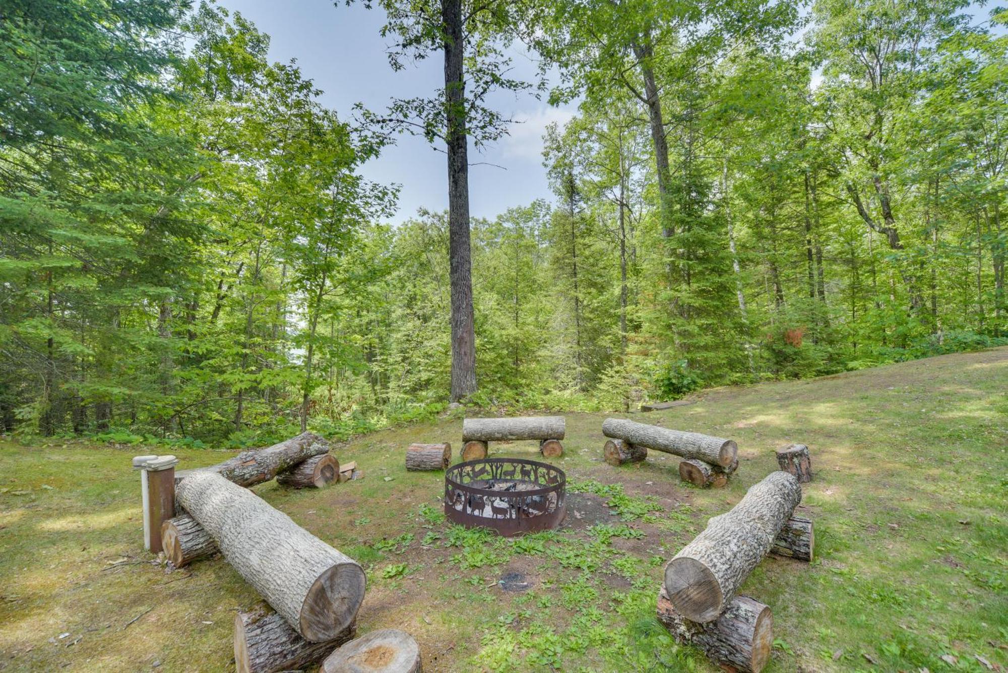Scenic Hayward Lake View Retreat With Fire Pit المظهر الخارجي الصورة