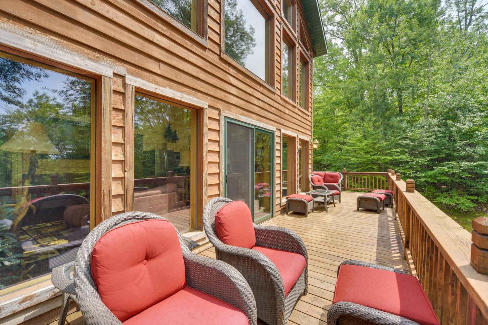 Scenic Hayward Lake View Retreat With Fire Pit المظهر الخارجي الصورة