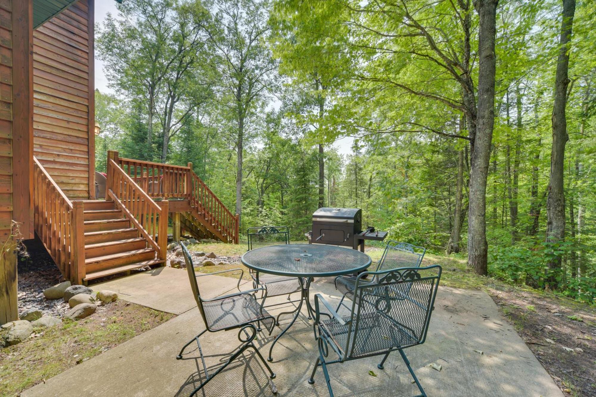 Scenic Hayward Lake View Retreat With Fire Pit المظهر الخارجي الصورة
